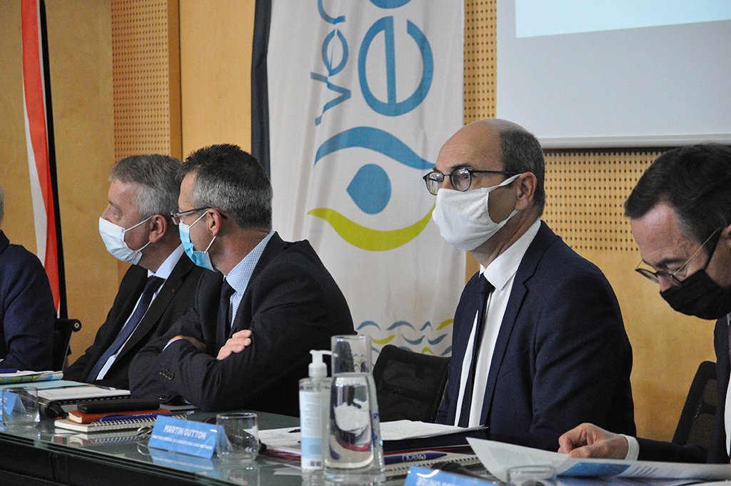 Signature du marché de construction de l’unité d’affinage du projet JOURDAIN à la <a href="/larochesuryonfr/">La Roche-sur-Yon, Ville & Agglomération</a>
Début de la conférence de presse en présence de 
➡️Jacky Dallet, président de <a href="/Vendee_Eau/">Vendée Eau</a> 
➡️<a href="/guttonm/">Martin Gutton</a>, DG <a href="/LoireBretagne/">Eau Loire-Bretagne</a> 
➡️Antoine Frérot, PDG <a href="/Veolia_FR/">Veolia France</a> ⤵️