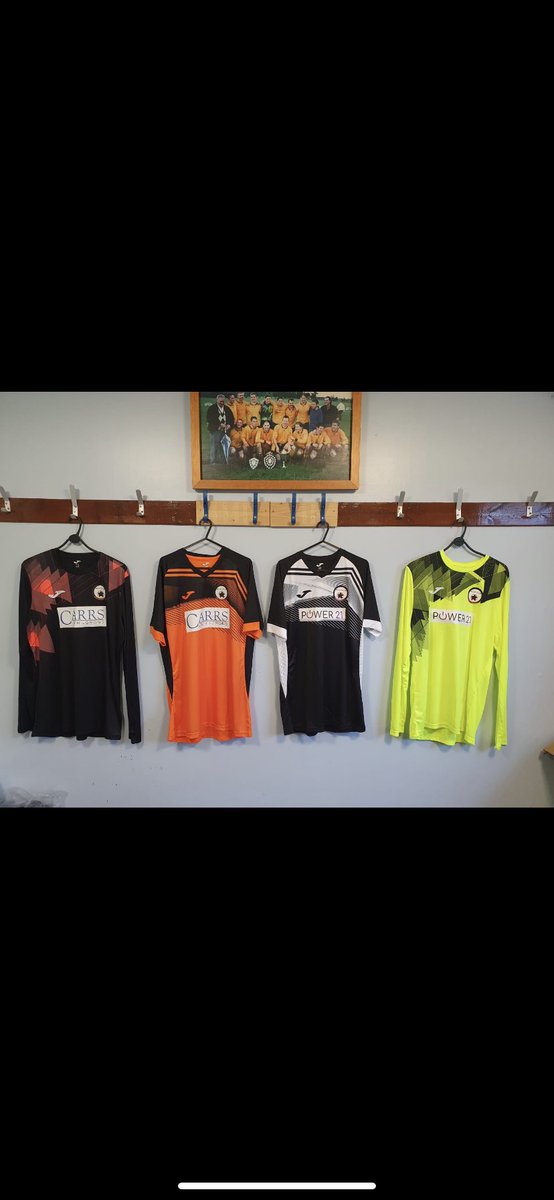 Tonight away to gargunnock we will debut our new strips, big thanks to <a href="/CarrsLochLomond/">Carrs Loch Lomond</a> and <a href="/power21glasgow/">Power 21</a> for your support and making the the production of kits and match gear possible 🙌🏽⚫️🟠