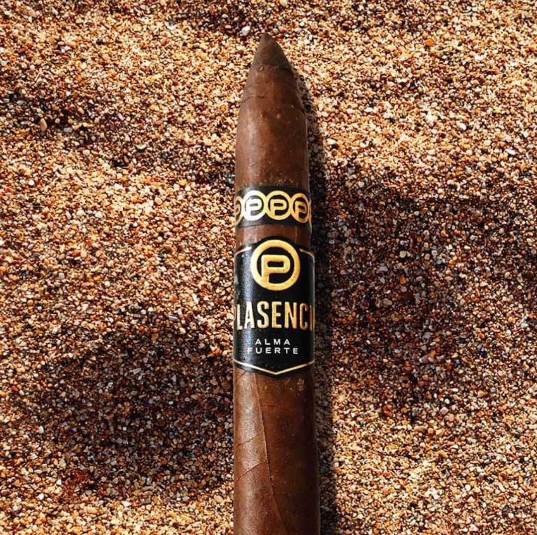 🍂ALMA FUERTE GENERACIÓN V, Salomón (7 x 58) de PLASENCIA CIGARS
Ranked 9 por Cigar Aficionado Magazine🏆
Nicaragua 🇳🇮
#ElDoradoCigarClub
 #cigarlife #cigarworld #cigarsociety #tobacco #cigarsmoker #cigartime #cigarculture #tabaco #buenoshumos #goodsmokes #premiumcigar #cigarros