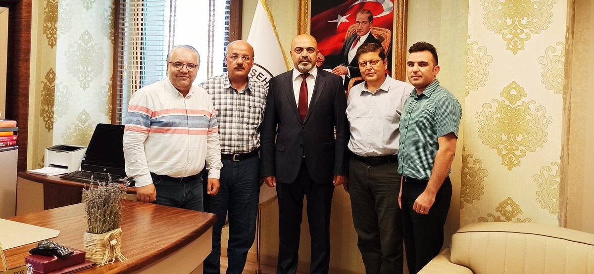 Nevşehir Barosu Başkanı Sayın <a href="/AvMuratboz/">Murat Boz</a>'u ziyaret ettik.
<a href="/BuroMemurSen50/">BüroMemurSenNevşehir</a> Nevşehir Şubesi Başkan V <a href="/zmehmetkahraman/">Mehmet K A H R A M A N 🇹🇷🇵🇸</a> ve Başkan Y.ları Mansur İNANICI, Fuat BALKAN ile Adliye Temsilcisi  İsmail ARIK, seçim sonucu Baro Başkanı BOZ'u ziyaret ederek yeni görevinde başarılar diledi.