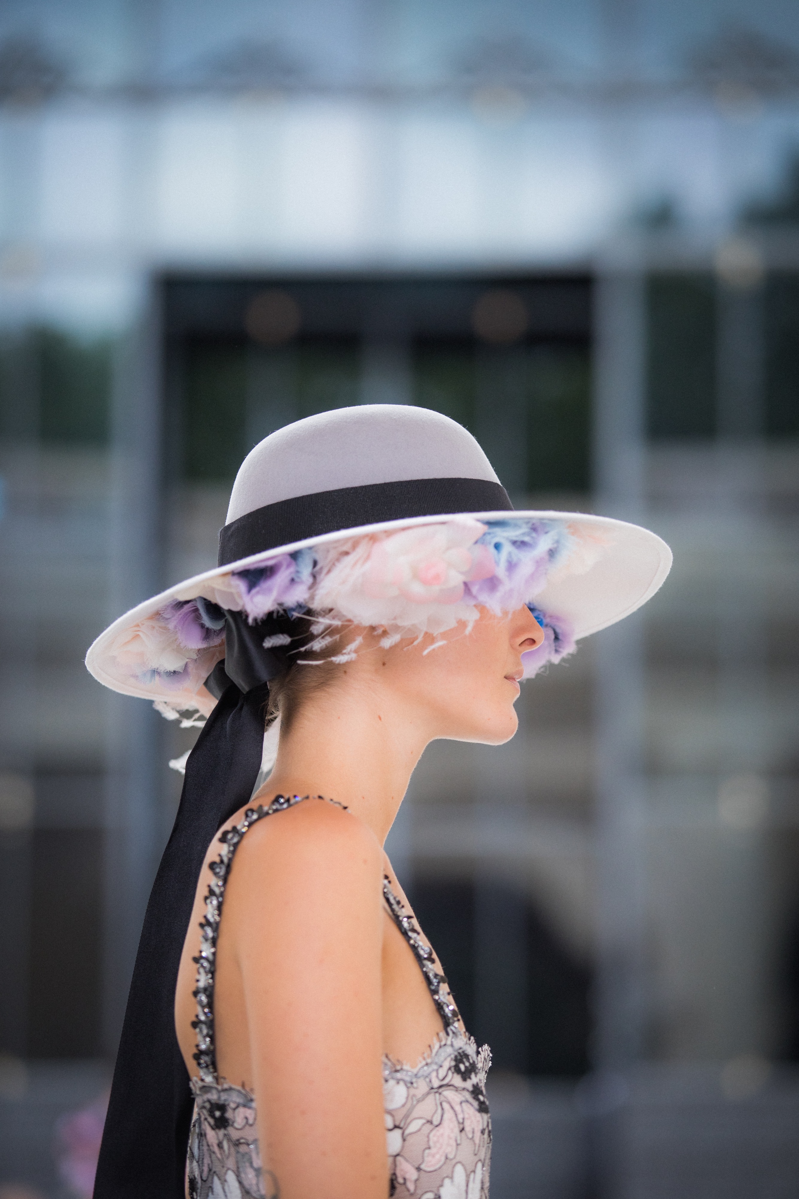 CHANEL Fall-Winter 2021/22 Haute Couture Streetstyle