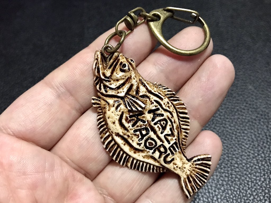 プレゼント企画を行います！
風薫る自身によるハンドメイドヒラメキーホルダーを10名様に抽選でプレゼント！
応募条件は添付画像を参照のこと。
なお、抽選とは別にさしあげる事もありますのでご了承下さい。
※景品アカの方は以前よりお付き合いのある方のみ応募可。