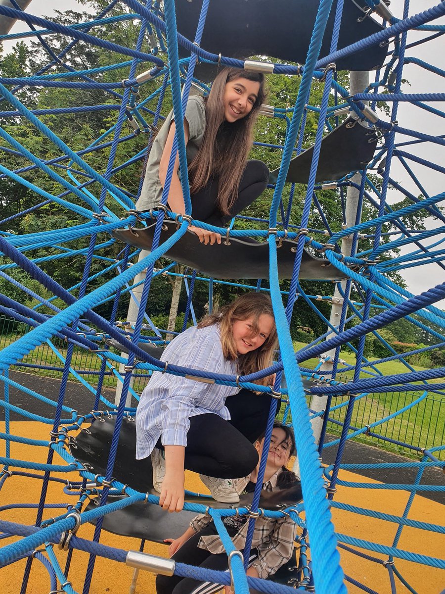 SCOS_Bakhita's tweet photo. Morning in the park! #StCathsActivitiesWeek https://t.co/TDPvjfNAj6