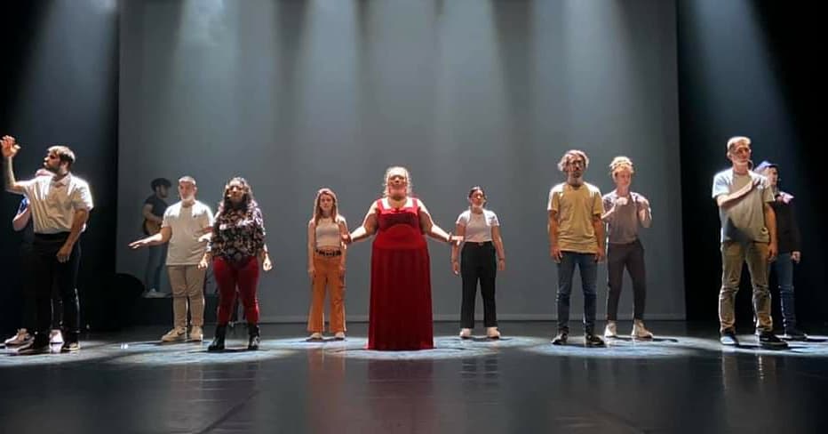LENVOL62's tweet photo. Hier soir les voyageurs de #classedépart 8 ont rencontré le public… 
« L’espace d’un instant, j’ai senti que nous étions vivants! »
De manière unanime, à toutes et tous, voyageurs, équipe, spectateurs, cette soirée nous a donné envie de mordre la vie. https://t.co/qiZWlmbQY9