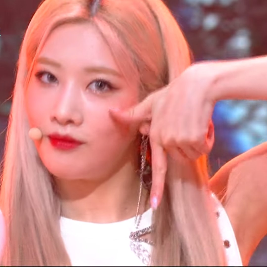 ً (@lqkimlip) on Twitter photo 