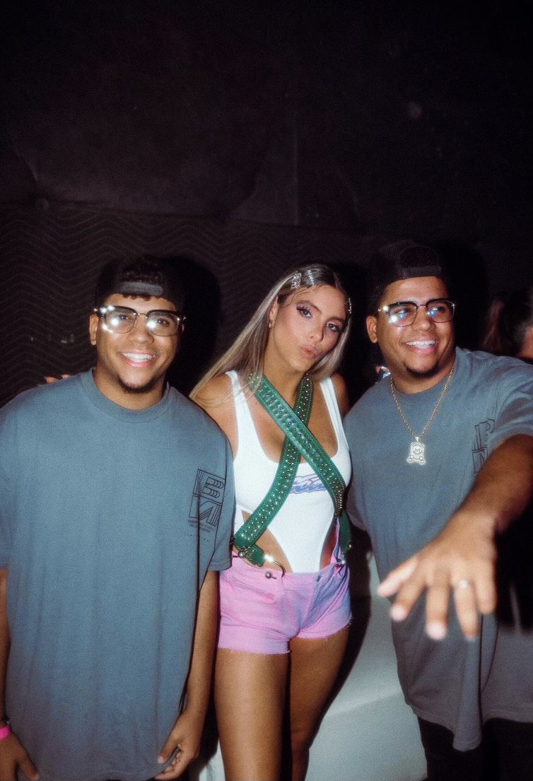venturatwins's tweet photo. #venturatwins #lelepons https://t.co/fATbVSXgBN