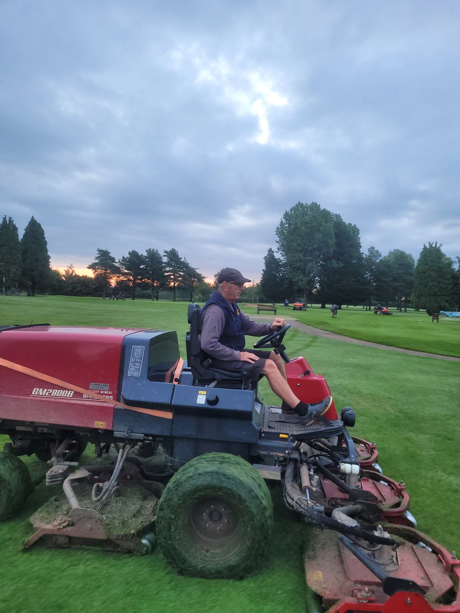 hakey261's tweet photo. Course looking good for the 29th Pro-Am @Tauntongolf. Also Nigel Gridley is retiring. He's been on the greenkeeping team for 7+ years and what a bloke he is, great worker and a wonderful friend, wishing you the happiness retirement from me and all the team its been a pleasure x https://t.co/ZUFzoyOZMk