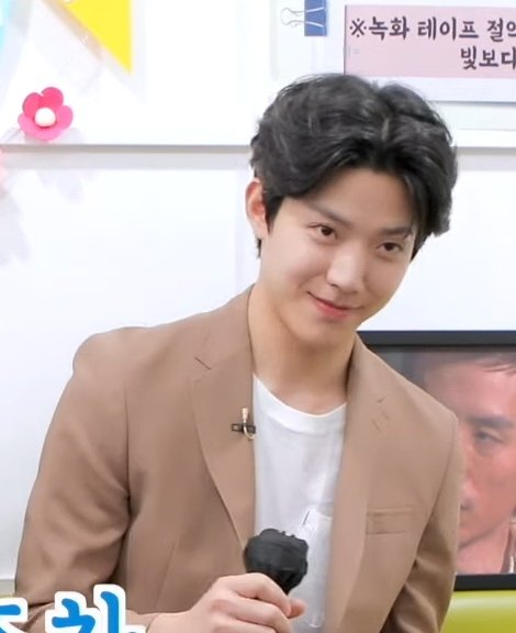 또운, '억지 쌍꺼풀' 사진 공개...팬들 '정색'