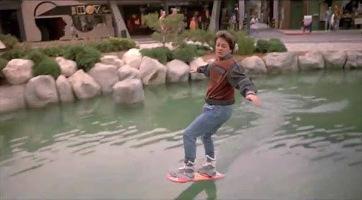 musuko44's tweet photo. BTTF2見た事ないけど空飛ぶスケボーって最早それスケボーじゃないと思う https://t.co/BxWlsE4Fqb