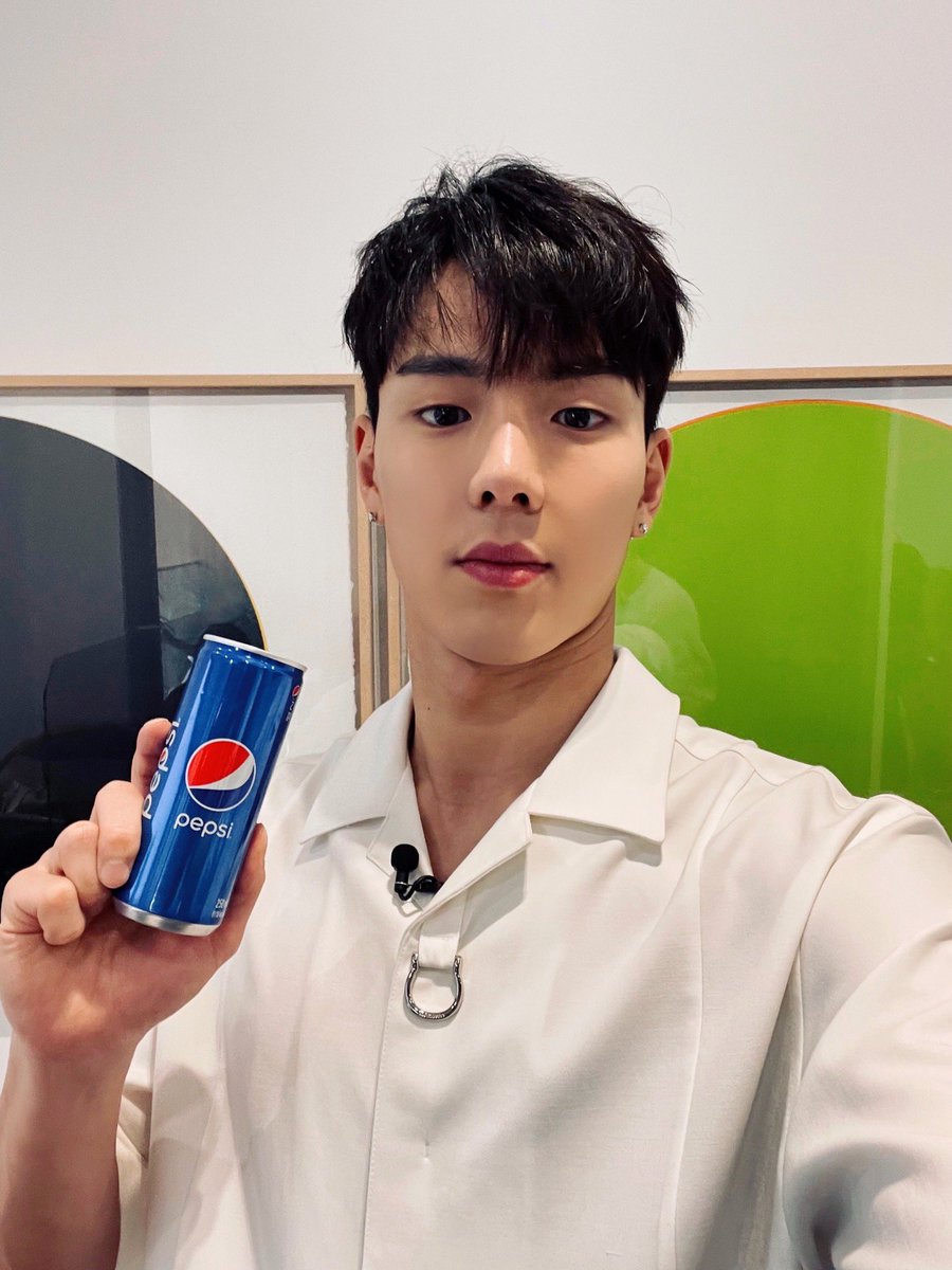 OfficialMONSTAX's tweet image. 여름엔 펩시죠 #셔누