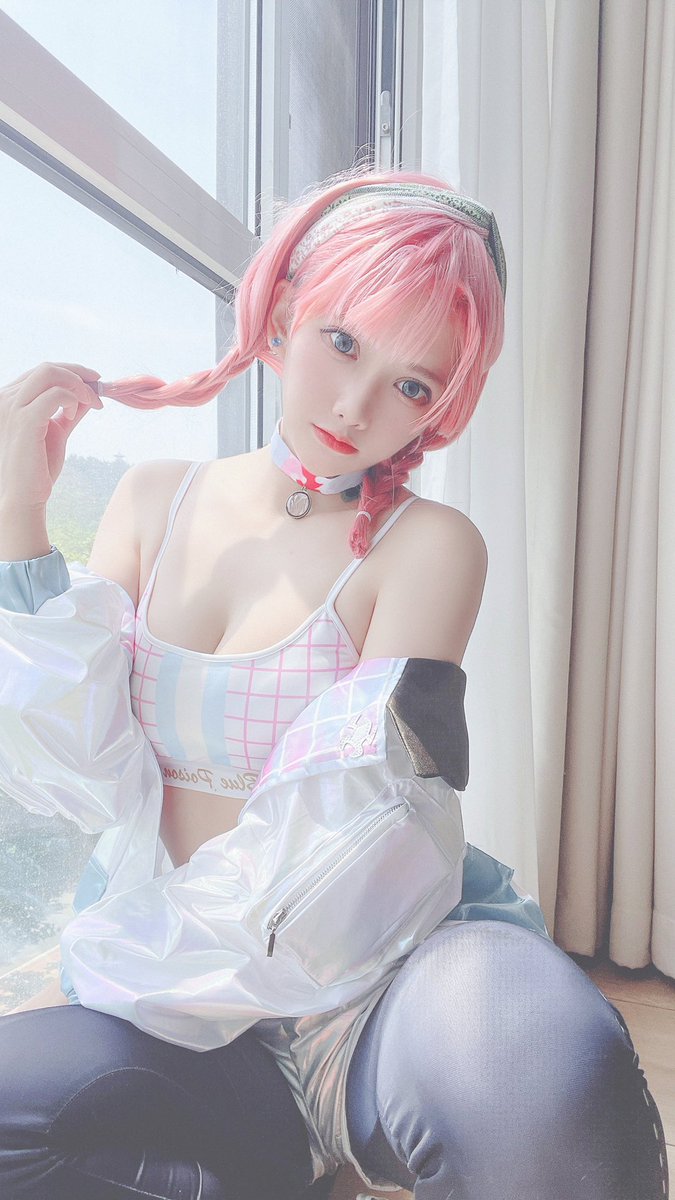 Real_Karirin's tweet photo. 明日方舟 蓝毒
#cosplay https://t.co/FIqq0x3d79