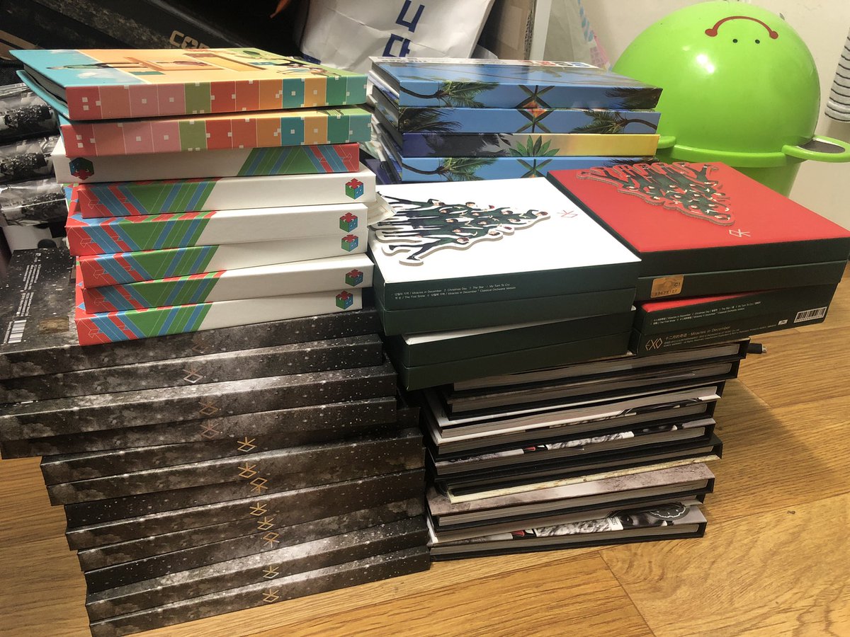 danaenaecart's tweet photo. ✨ [On-Hand Sale Preview] ✨

💸 150~250 only 

Ito po yung mga unsealed albums na kasama sa ilalapag namin soon together with the photocards po and some other merch. Long deadline of payment po tayo, wts lfb exo.  🤩💚 https://t.co/WBkmBWCZsF