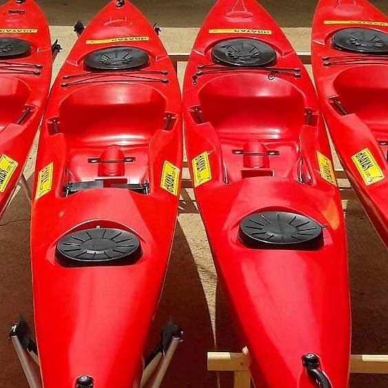 DKayak's tweet photo. ¿Ganas de probar una vez un #Surfski? ¡No dudes y pide cita! 
#ExperienciaUnica #Libertad #SurfearLasOlas #MarAbierto  #Downwind #Velocidad #KayakAbierto #dKayak 
Whatsapp: 646 Nueve 44 929 Melanie. Más info en:
https://t.co/kKKSAfeAlA https://t.co/CyQD8wwhwY