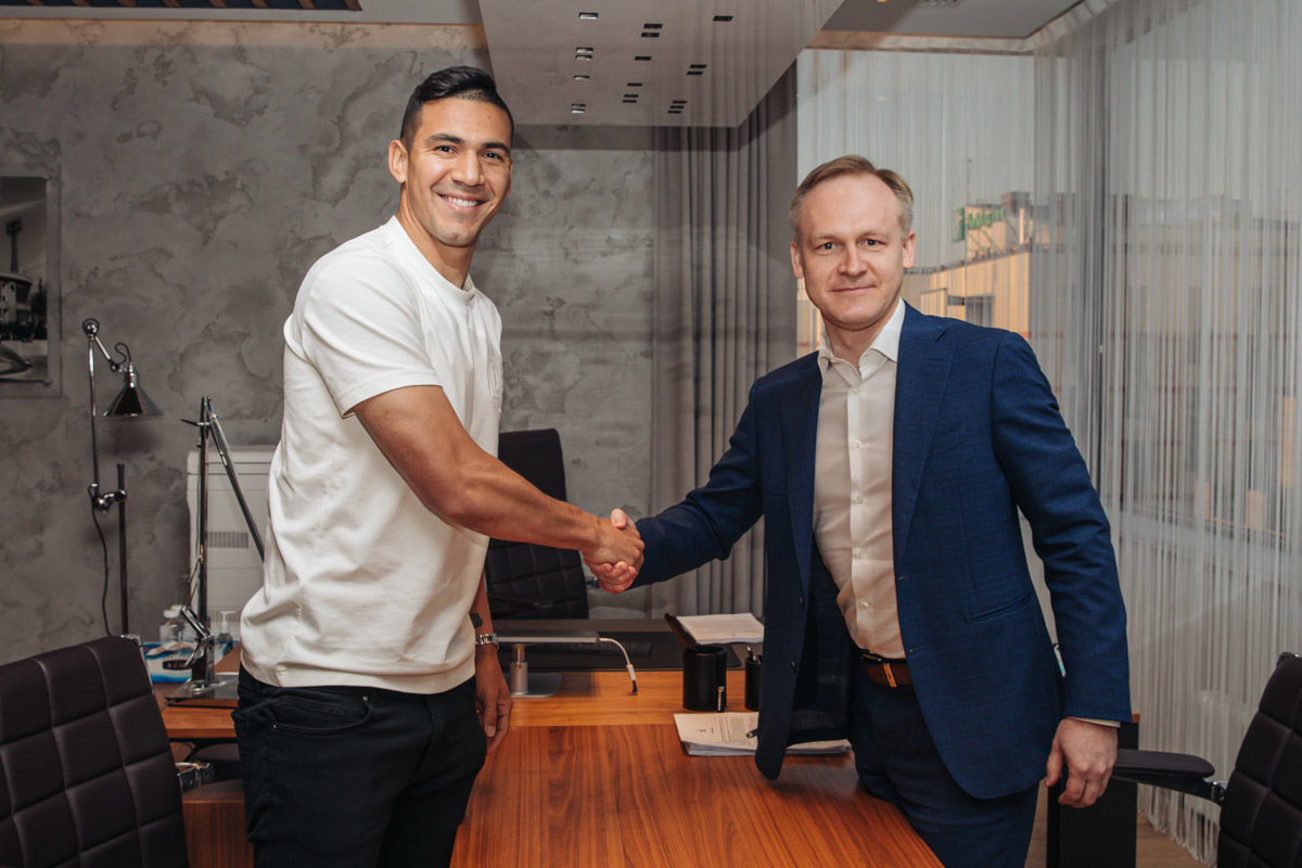 FT_Total's tweet photo. OFICIAL ✍️. Fabián Balbuena es nuevo jugador del Dynamo Moscú. El defensa internacional paraguayo llega libre tras su paso por el West Ham y firma hasta 2025. #FCDM https://t.co/bbEKQeOqjj
