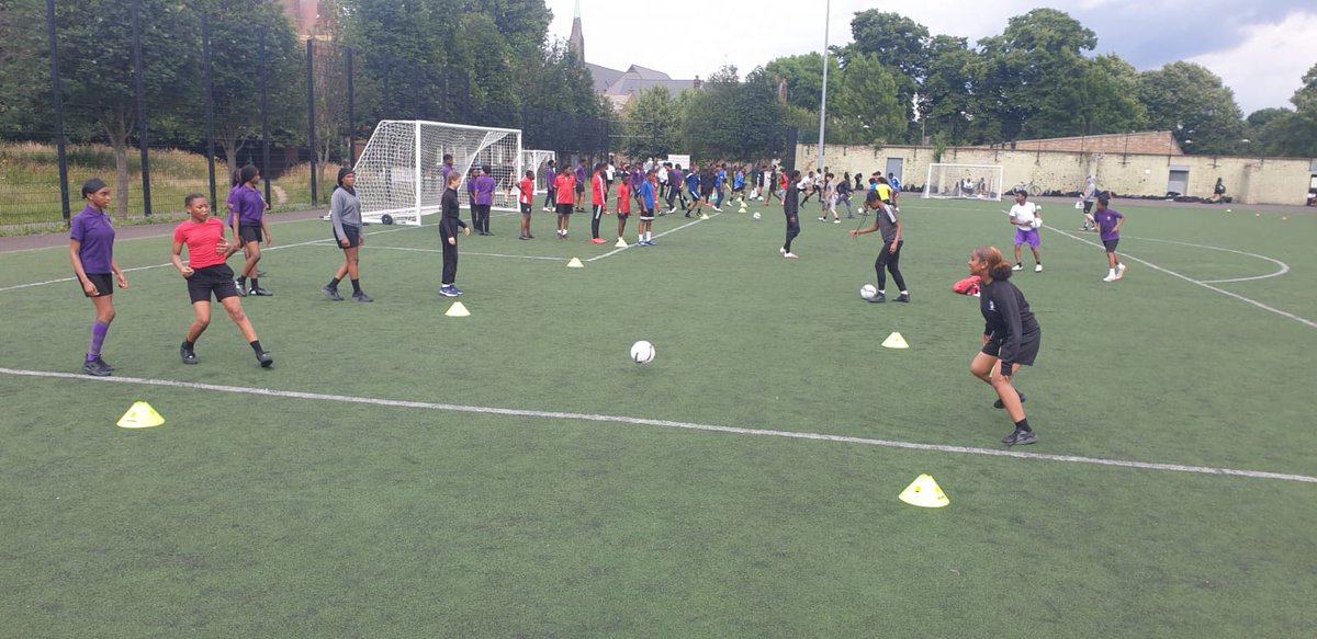 Southwark LYG 2021 u14 girls & boys trials. Over 120 children coached by @PeckhamTownFC @UAESouthBank pe dept & @LSBUsport  amazing attitude & opportunity provided by @ActiveSouthwark for the students  inspired by @EnglandFootball @FA #ThreeLions #Euro2020