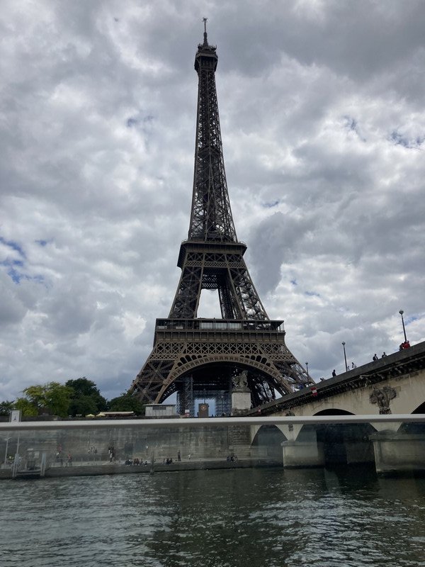 ClgPasteur's tweet photo. Promenade sur la Seine avec @batobus et identification des principaux monuments pour la deuxième journée de #ecoleouverte . https://t.co/ugaY9dCHll