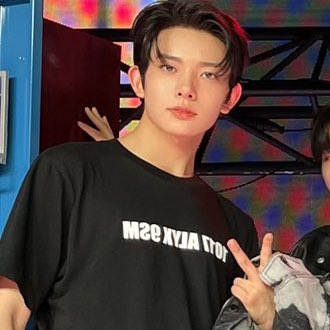 ihs_heeseung's tweet photo. help🙂🔫 https://t.co/HnZaQm7ccO