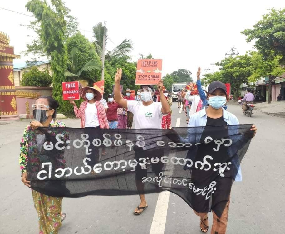 2021Revtweets's tweet photo. Locals of Kale staged a marching strike in defiance of Genocidal Dictatorship this morning.
#July9Coup
#WhatsHappeningInMyanmar https://t.co/BLuEINp86W