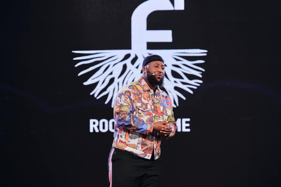 brieflyza's tweet photo. Congrats to @casspernyovest and @LekauSehoana on the launch of their new sneakers design, which they revealed at the #RootOfFameConference last night. These gents are breaking boundaries and feeding families. Their new sneakers are dope!
πΈ @SammyAdams https://t.co/TVyJ4qxDSq