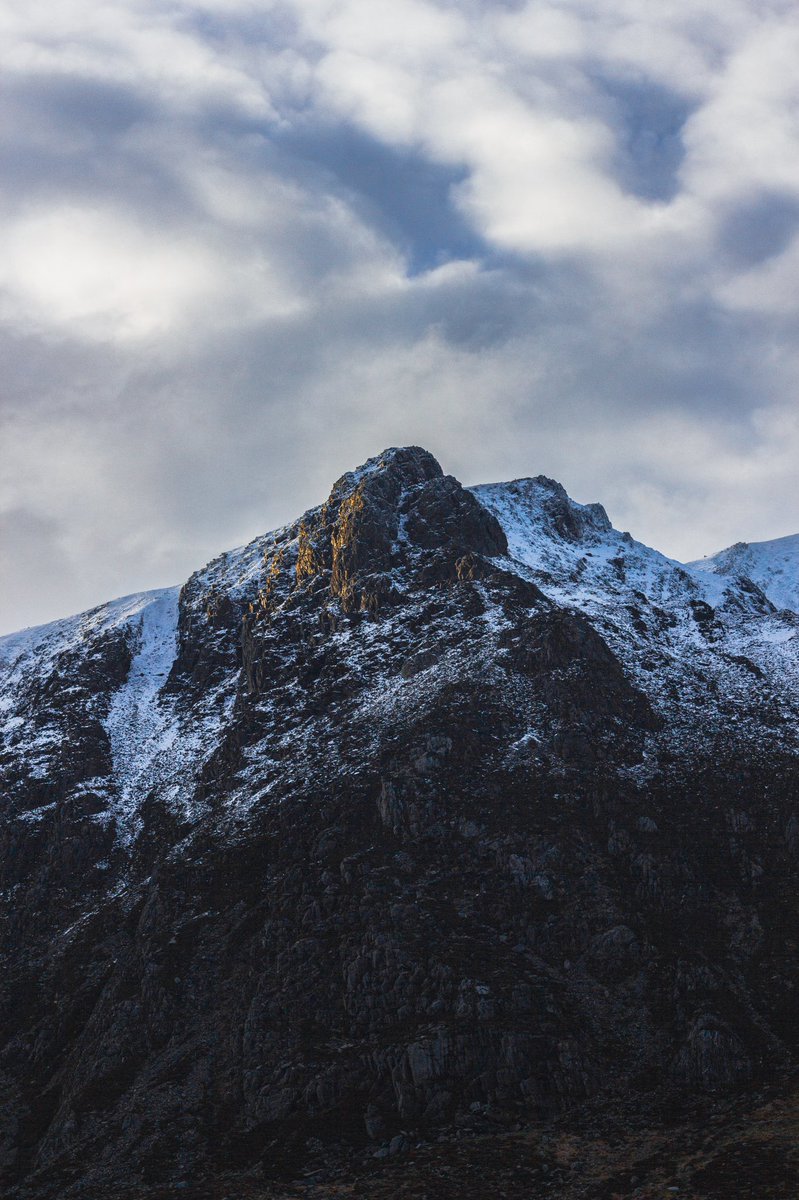 Thought I would introduce a little bit more of my adventure photography 📸 I think mountain peaks are definitely up there with my favourite features to shoot 🏔 #photography #mountainphoto #NaturePhotography #adventuretravel