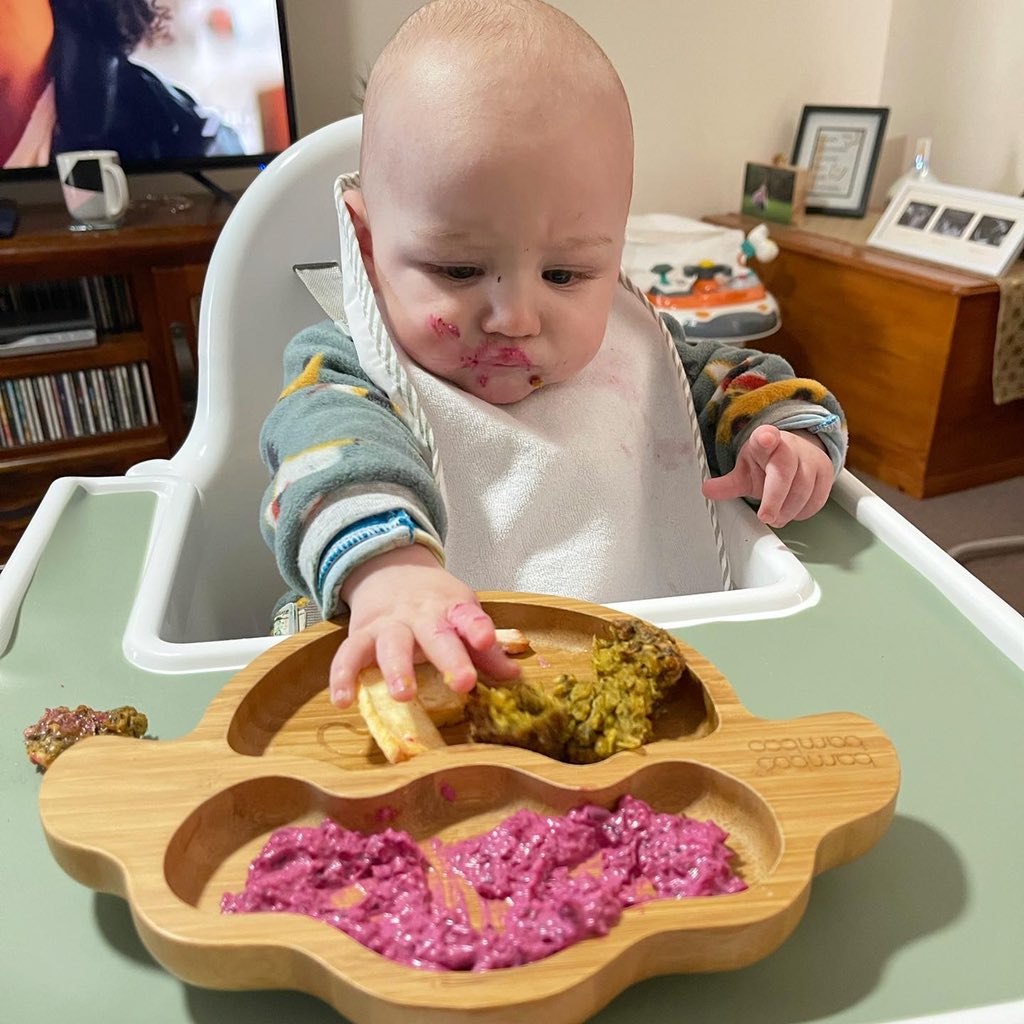 popselizabethr's tweet photo. Today’s lunch is falafels, halloumi sticks & beetroot dip 💜
https://t.co/QIRW5tnDsB
.
.
#hunterledweaning #comboweaning #traditionalweaning #eatingwithhunter #eatwithhunter #blwideas #blwaustralia
#babyledweaning #babyledweaningideas #minifoodie #littlefoodie #babyfoodie https://t.co/hzU0HzeDba