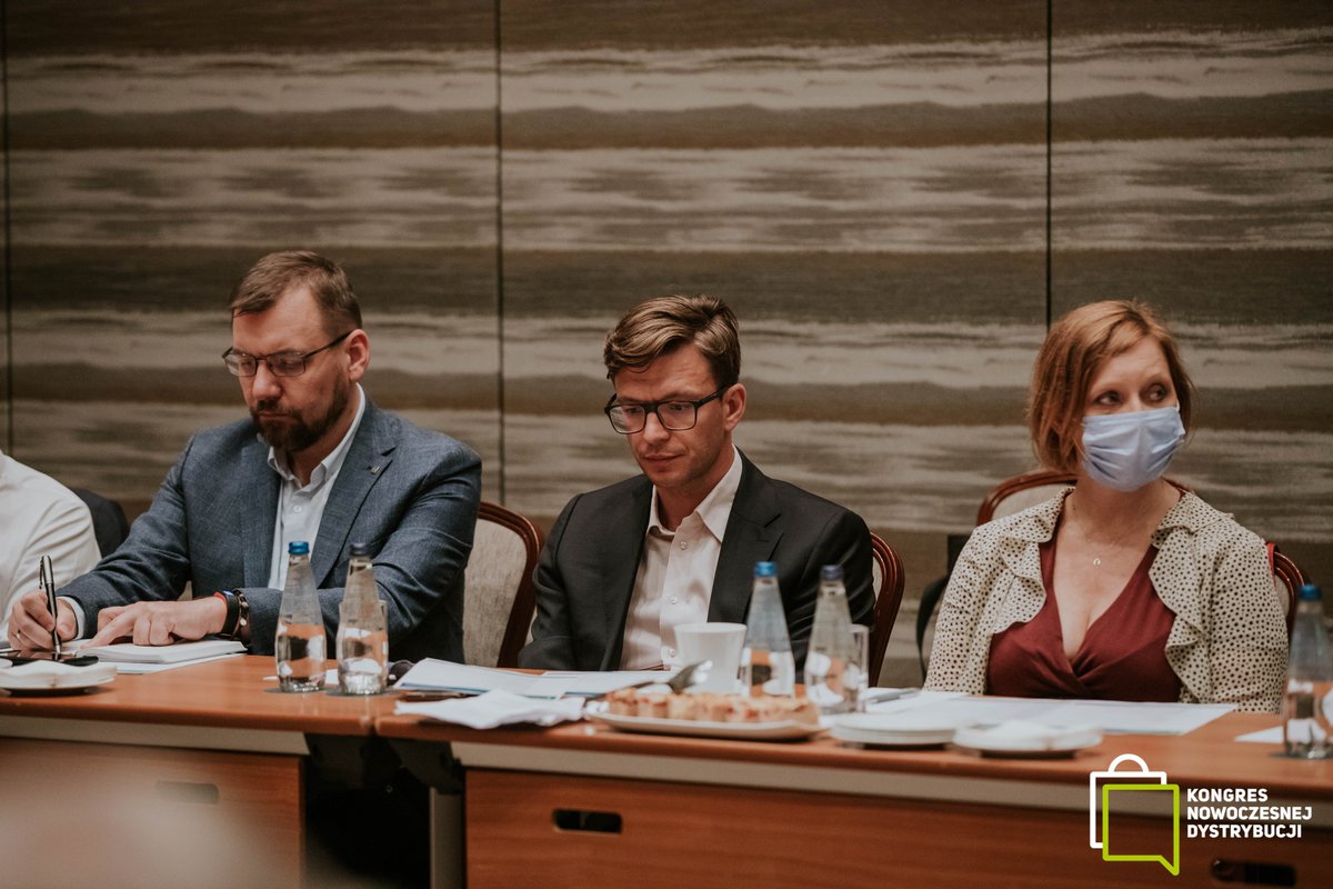 limitless_pl's tweet photo. Nie mogło nas zabraknąć na spotkaniu Rady Programowej Kongresu Nowoczesnej Dystrybucji! 

Wraz z ekspertami branży handlowej omówiliśmy  agendę najbliższej, 3. edycji Kongresu. Reprezentował nas Artur Drobiecki, Head of Sales Limitless Technologies.

🎟️https://t.co/wawz9BrGxh https://t.co/RzvBo8HG0h