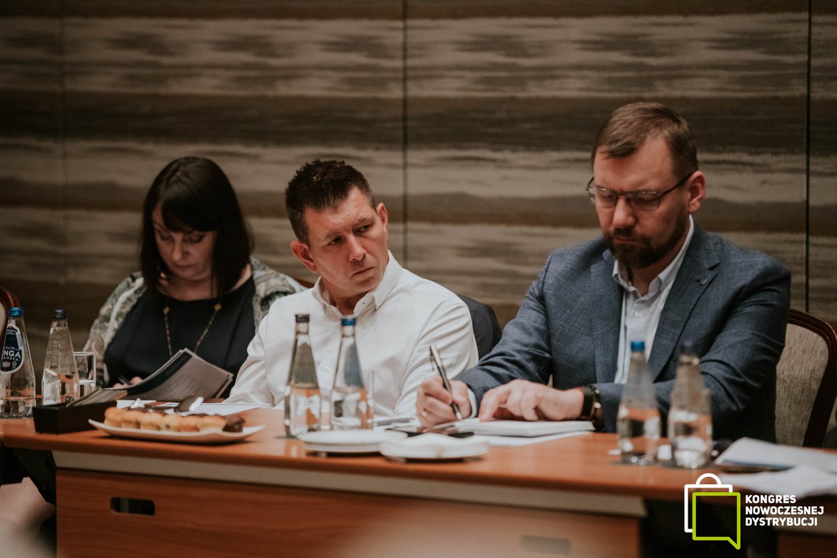 limitless_pl's tweet photo. Nie mogło nas zabraknąć na spotkaniu Rady Programowej Kongresu Nowoczesnej Dystrybucji! 

Wraz z ekspertami branży handlowej omówiliśmy  agendę najbliższej, 3. edycji Kongresu. Reprezentował nas Artur Drobiecki, Head of Sales Limitless Technologies.

🎟️https://t.co/wawz9BrGxh https://t.co/RzvBo8HG0h