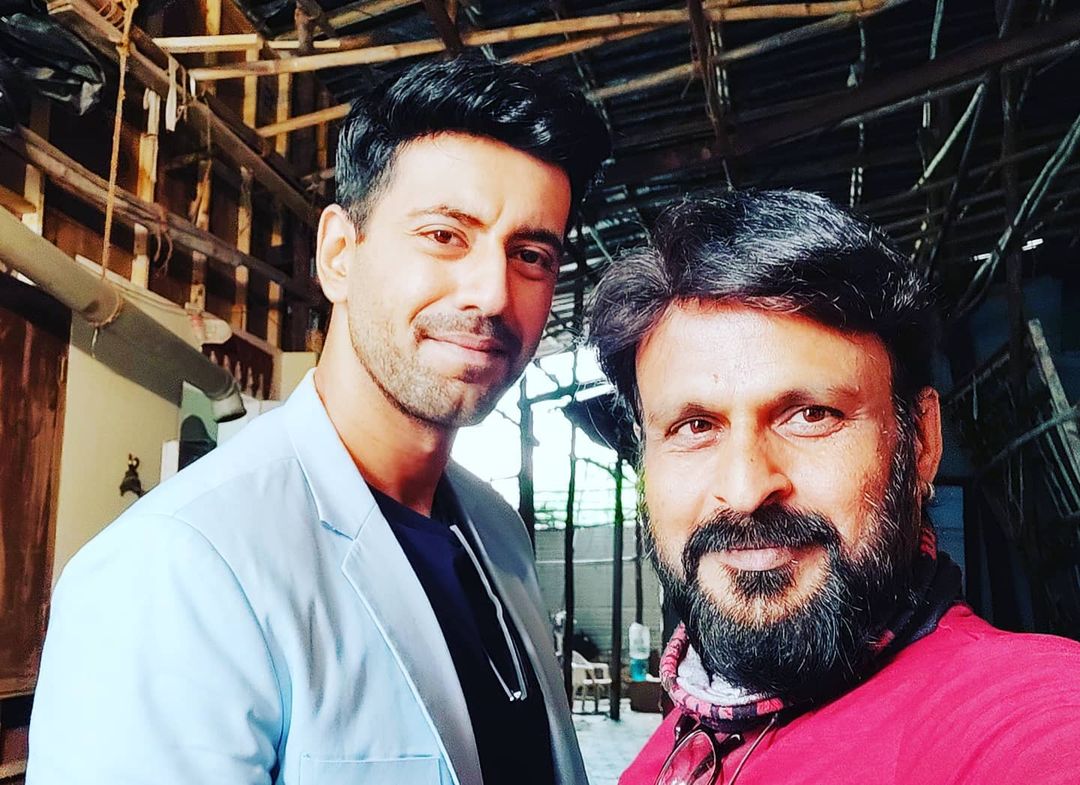 ShiviKumari8's tweet photo. KV with SAAKK director ❤️🙌
SHIFT SAAKK TO HOTSTAR
#ExtendSAAKK https://t.co/TSIDrfZSN6