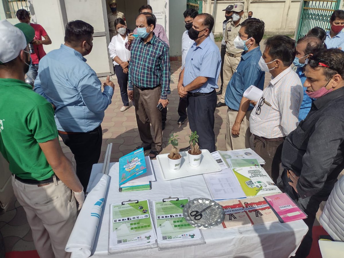 SUR3294's tweet photo. Flagged off On wheels e-waste and plastic collection Van in collaboration with RLG India. The van will collect e-waste and plastic waste for one year from UT of J&amp;K and also pay the donors of waste through Paytm app. It will also generate awareness about the hazards of such waste https://t.co/qPlgRoKWgW
