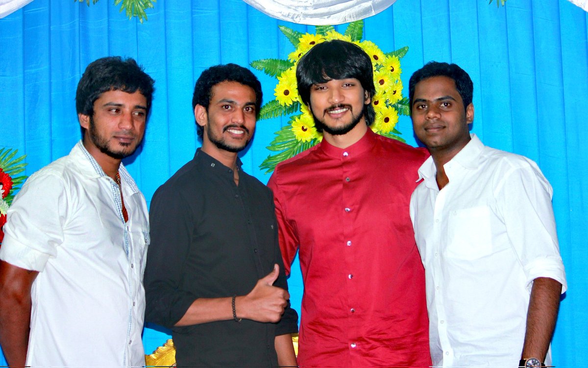 Gopi_Thiraviyam's tweet photo. "நினைவுகளுடன்"

🎂

Miss you @AshwinRob brother ❤️

@Gautham_Karthik
@vinothdaskood https://t.co/1uOW5nwwTP