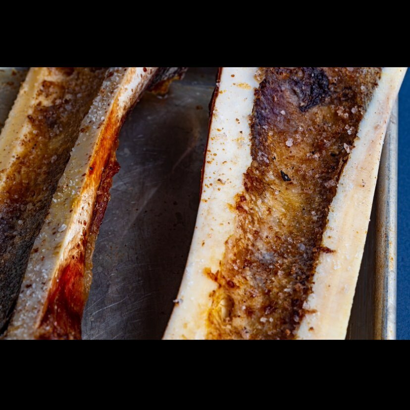 Roasted up the bone marrow to delicious meatiness. 

#ChefGygglz #BayArea #California #food #foodie #chef #yum #yummy #Gygglzvittles #cheflife #SanFrancisco #Marin #califood #calicooking #homecooking #homemade #foodpic #foodgasm #foodporn #instafood #ins… instagr.am/p/CRGM7QNJnVC/