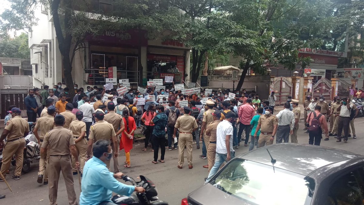 GMinakshi_Sakal's tweet image. एमपीएससी निवड झालेल्या अधिकाऱ्यांचे चक्काजाम आंदोलन सुरू #PUNE
- ४१३ उमेदवारांची निवड झाली तरी एक वर्षापासून नियुक्ती नाही. @OfficeofUT @AjitPawarSpeaks @samant_uday @Mpsc_Andolan @MPSCstudsRight @onlympsc @students_mh @MHstudentsVoice #म #मराठी