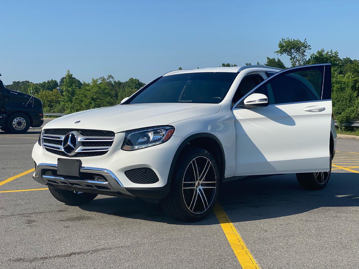 TheRealCary's tweet image. Woke up bored, went to the dealership and left with a Benz. I’m still trying to figure out how to work that MF’er 😂😂😂 #BeingRandom