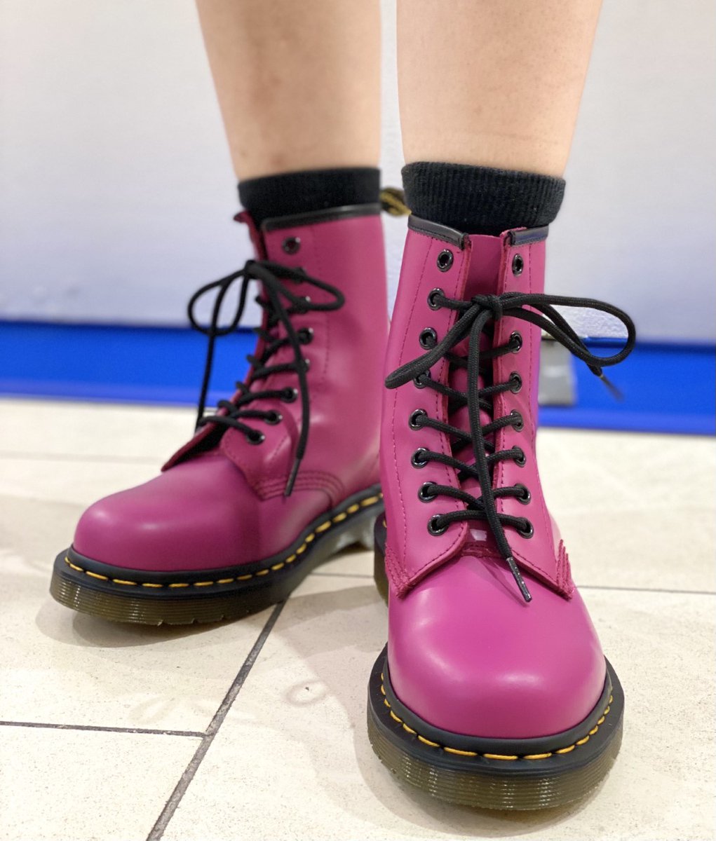 Dr Martensあべのhoop New Color ドクターマーチンのアイコンである定番の８ホールブーツに 鮮やかな ピンクが仲間入り コーデのアクセントにオススメな一足です 1460 Fuchsia 26 400 税込 Drmartens ドクターマーチン T Co 2g2uuaii59