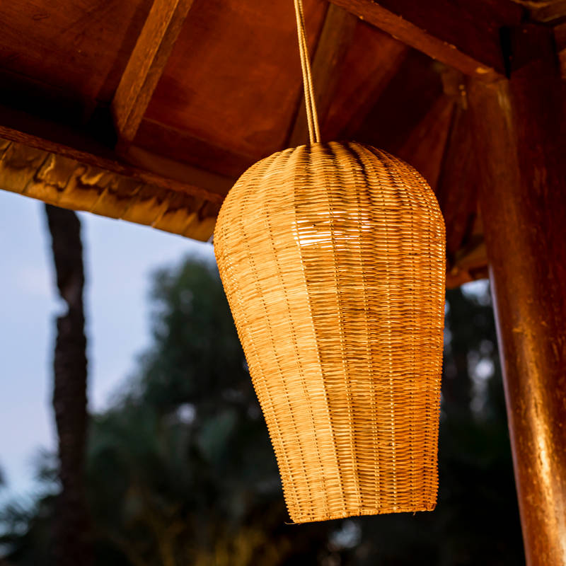 iluminoteca's tweet photo. Este diseño de #lámpara no necesita instalación eléctrica, la puedes colgar donde quieras y proporciona una agradable luz cálida https://t.co/TFWgorpUGP #lámparas #iluminación #diseño #sincables  #usb #tecnología https://t.co/1YgM9t8aOL