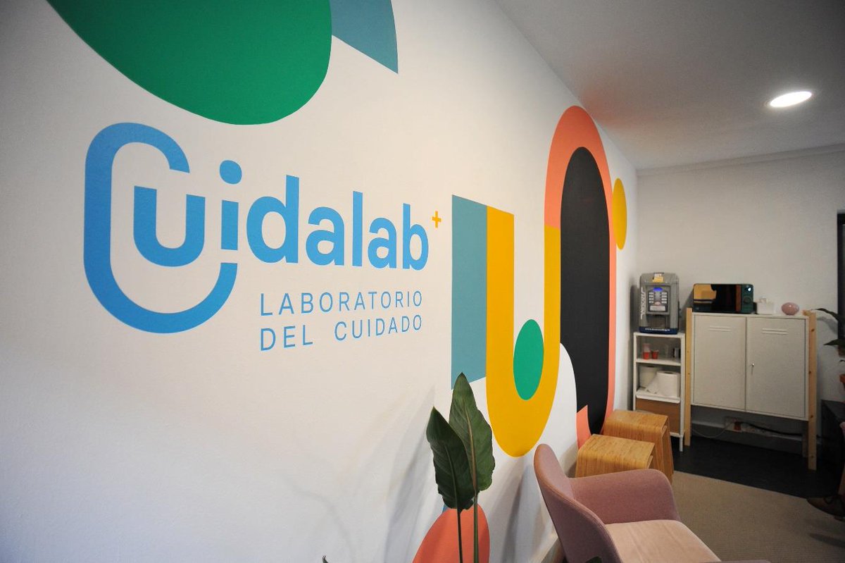 GijonImpulsa's tweet photo. El @CODEPAsturias presenta #CuidaLab, Laboratorio del Cuidado, para incentivar y desarrollar proyectos de #innovación relacionados con la #salud, los cuidados y la #enfermería. Está en nuestro Edificio Impulsa e iremos de la mano tanto en las #ideas como en la infraestructura 👌 https://t.co/EQL2kWd0ar