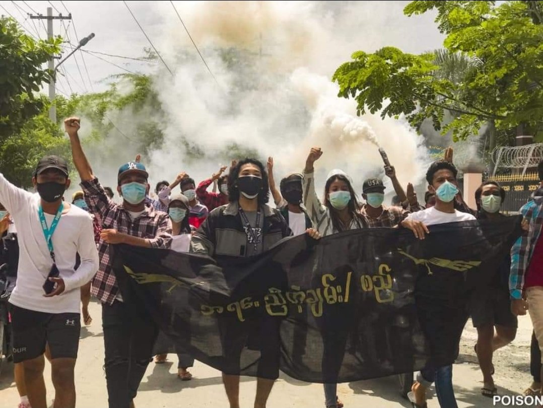 KaungKhantHto10's tweet photo. Cialition Strike of  #Mandalay #ChanMyaTharSi Strike,
#Phaygyi Strike and #Cooperative Strike  took on the streets with with chanting revolutionary slogans to show their solidarity against Evils Military Juntas in this afternoon.
#July9Coup 
#WhatsHappeningInMyanmar https://t.co/lHt3Xr18hw