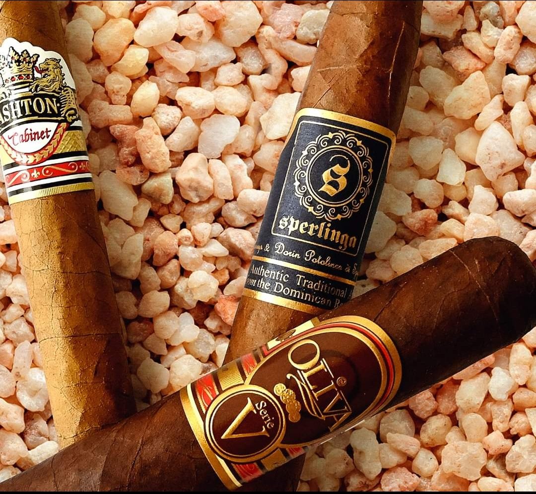 🥳 Disfruta de grandes tabacos.
Solicita tu caja Corona #Julio en El Dorado Cigar Club 🌱
Recuerda que las membresías no requieren de compromiso ni permanencia. 
#elDoradoCigarClub #cıgarlife  #weekend #JULIO #smoke  #cigarslover #cigarlife #bolt #solt #smokersclub #smokenow