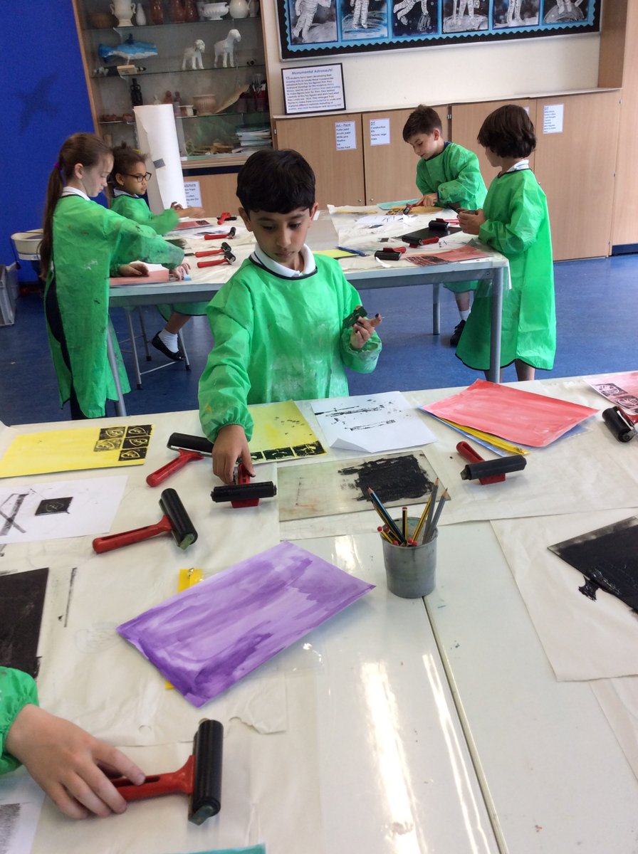 BSNJSV's tweet image. #JSVY3 enjoying the printing process. Making a repeated pattern.