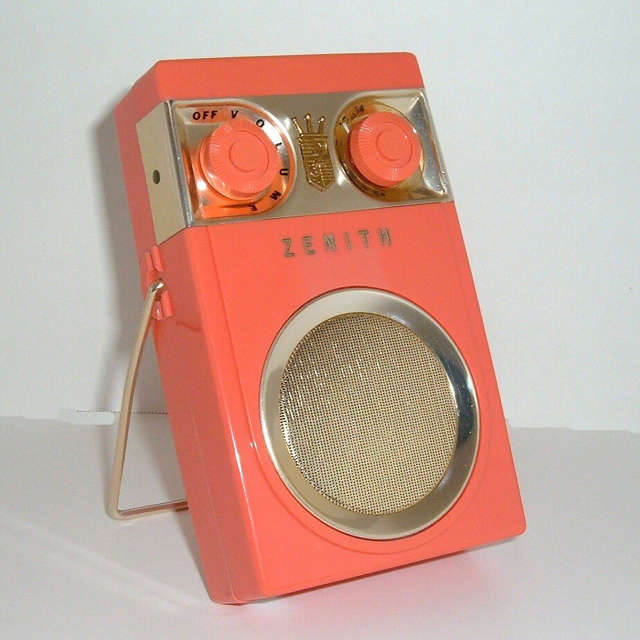 museumsound's tweet photo. Zenith Royal 500B Transistor Radio (salmon variation) – 1956

#zenith #radio #transistorradio #1950s #50sdesign #salmon https://t.co/I6oeeEoclR