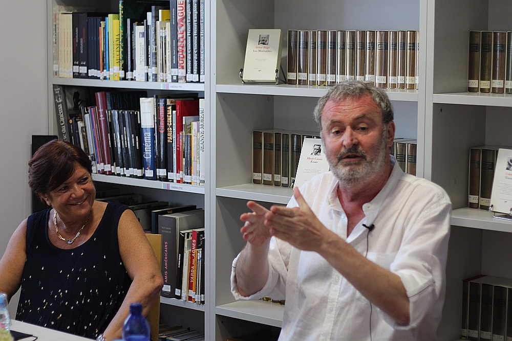 ChrisToudicOnuG's tweet photo. Rencontre littéraire à la médiathèque tout récemment réaménagée de l'Institut français de Sarajevo : l'écrivain Bosnien devenu Français, Velibor Colic, nous conte ses mésaventures, à la fois poignantes et drôlatiques, de réfugié en France pendant la guerre en BiH. https://t.co/xDrksW4hTC