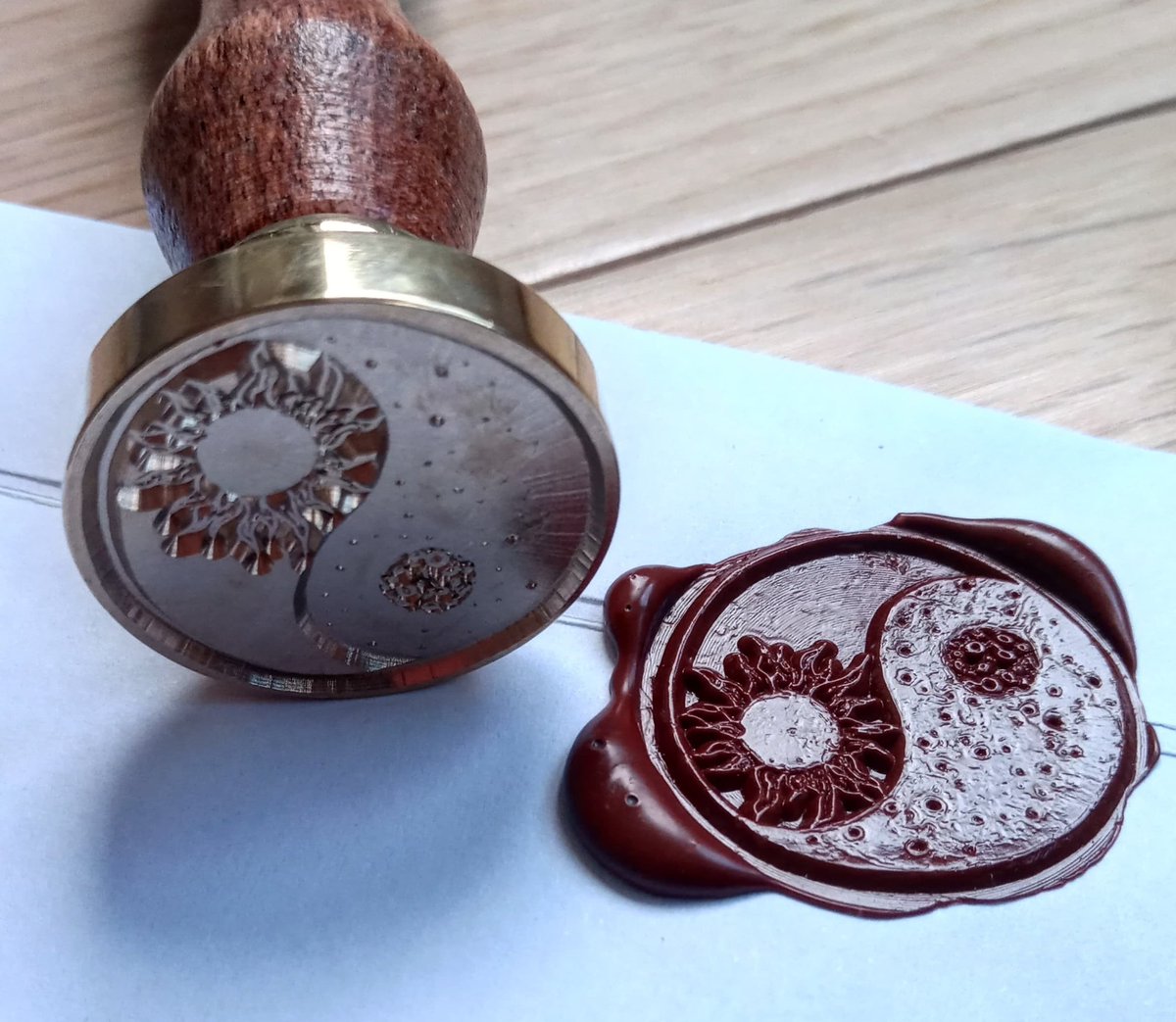 EbaySandeee1's tweet image. New arrival into our store yesterday. Yin Yang wax stamp kit. £7.99 Inc UK delivery includes the stamp, handle, melting spoon and a wax stick. Give your letters, cards and invitations a super retro look. Ebay store link in the bio section.
#waxstamp #waxseal #yinyang #letterstamp
