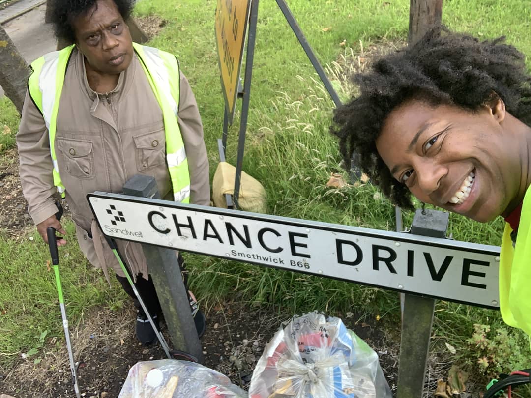 Litterwatch1's tweet photo. #HappyFriday with Kizzy and her mum they have been out enjoying the sun this afternoon on #ChanceDrive #Smethwick collected 3 bags of #Litter
Keep up the good work π
@sandwellcouncil
@SercoESUK
#Adoptastreet
#volunteeringmakesadifference
#cleaningourcommunity
#Thankyousomuch https://t.co/O97g4RTc4R