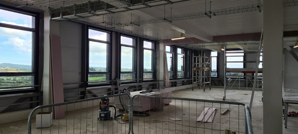 Grow Out Building is progressing well onsite, already looking impressive at this stage. Exeter Science Park for main contractor <a href="/morgansindallci/">@morgansindallci</a> &amp; <a href="/GraingeArch/">Grainge Architects</a>
.
.
📍#exeter
.
.
#aluminium #aluminiumwindows #aluminiumdoors #construction #design #engineering #project #architecture