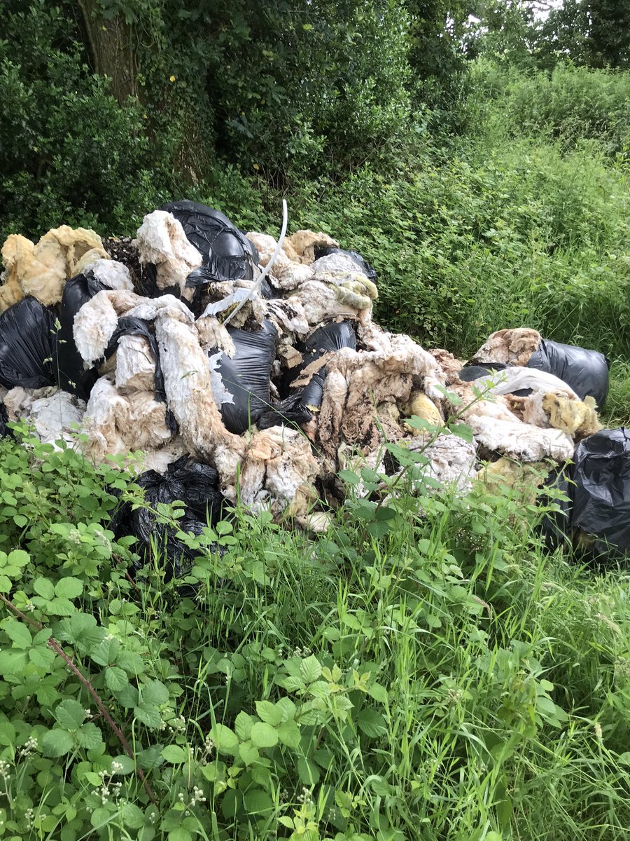 eastdevon's tweet photo. Our R.E.A.C.T enforcement and cleansing team have been busy this week clearing various fly tips and graffiti, they have also removed several asbestos incidents ☎️01404 515616 if you have any information or wish to report an incident, you can also use the East Devon app #EDDCreact https://t.co/guJyQq7oQx