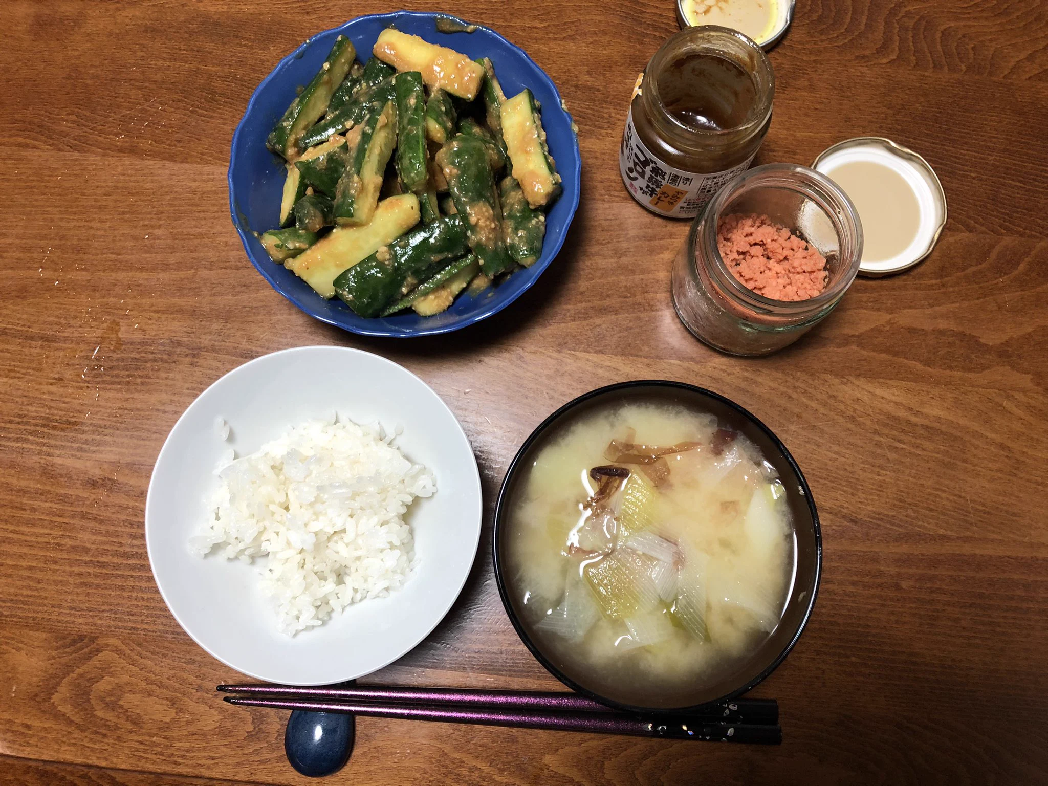 #糸野キオ今日のごはん 
味噌汁ちゃんと作った時点で及第点とする。そしてまりえさんの簡単レシピはいつも救済　おいし  