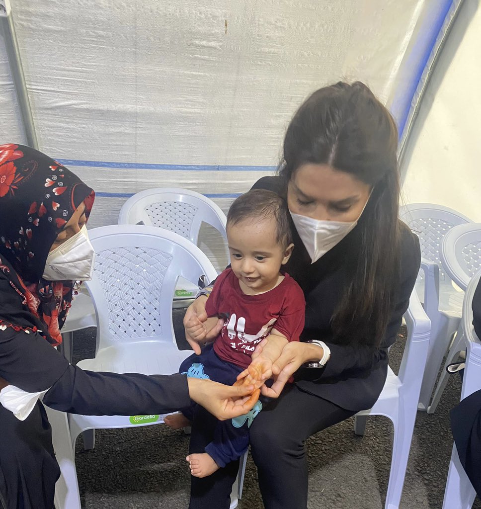 Sn. Cumhurbaşkanımız 
Recep Tayyip Erdoğan ile birlikte 
HDP il binası önünde iki yıldır evlat nöbeti tutan Diyarbakır Annelerini ziyaret ettik.