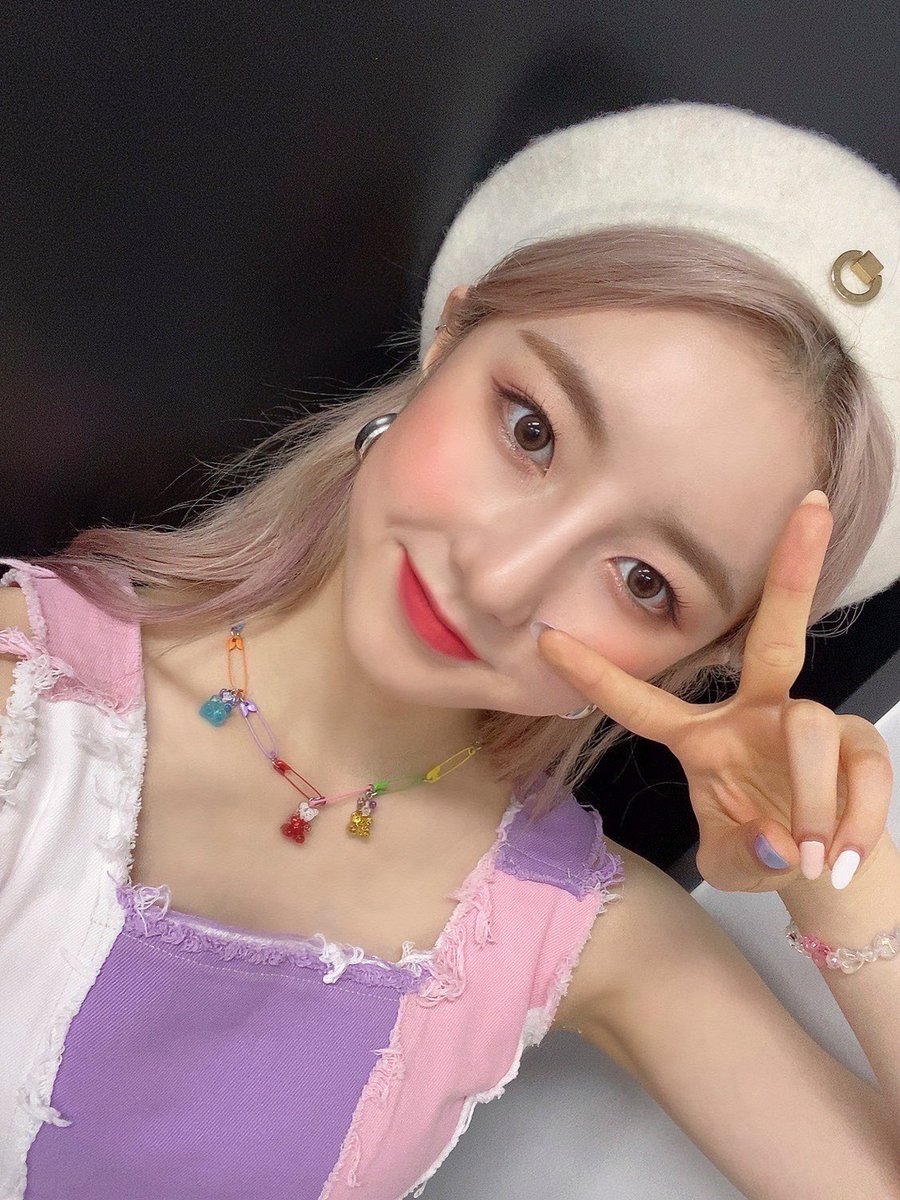 [TRANS] 210709 U CUBE #จูฮยอน 

" ก่อนอื่นต้องขอบคุณมากๆ สำหรับความห่วงใยด้วยนะคะ :) รู้สึกเศร้ากว่าใครๆ เลยค่ะ เพราะว่าจู่ๆ ก็ไม่สามารถไปเจอพวกคุณได้อย่างกะทันหัน..."

//จูฮยอนกลัวพวกเราเป็นห่วงแน่ๆ เลยมาทั้งทวิตแล้วก็ u cube เลยค่ะ น่ารักจริงๆ🥺
#라잇썸 #LIGHTSUM #주현 #JUHYEON