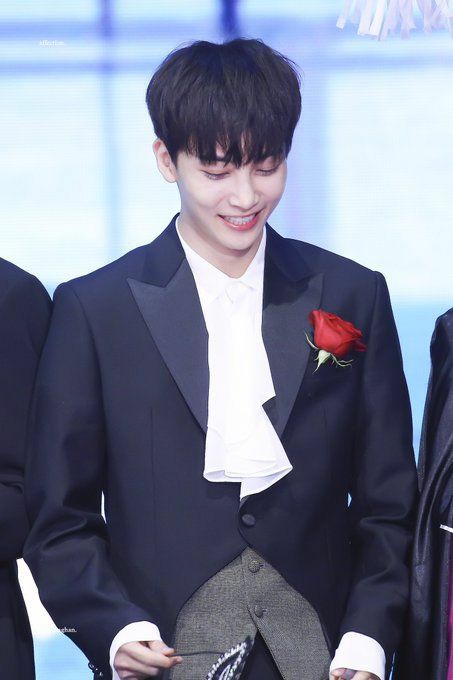 <a href="/yumlyaa/">lia UH²⁴</a> <a href="/svckboi/">Park J.</a> <a href="/honngjisoo/">𝐉𝐨𝐬𝐡𝐮𝐚.</a> <a href="/runchrandha/">JoonKim⁷</a> /balas tatapannya ke arah yumi; senyum tipis/ siap kok. Cuma gue gugup dikit aja /mengenggam erat tangan yumi; berjalan memasuki gate; sesekali tersenyum menatap para tamu undangan; menatap nathan yang sedang duduk di meja ijab kabul; menerima bucket bunga dari yumi/ 

-cont