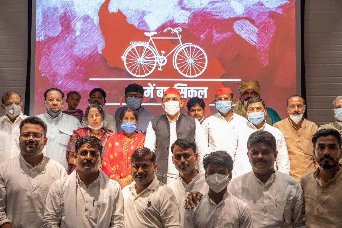 yadavakhilesh's tweet photo. पहले हाथरस की बेटी और अब लखीमपुर खीरी की बहन के साथ हुआ अत्याचार जनता देख रही है। रामायण साक्षी रही है और महाभारत गवाह है, जो नारी का अपमान करते हैं, उनको इस देश के लोगों ने कभी माफ़ नहीं किया और न कभी करेंगे। 

भाजपा की सत्ता की भूख आसुरिक है। 

#नहीं_चाहिए_भाजपा https://t.co/7vLT5KCpsT